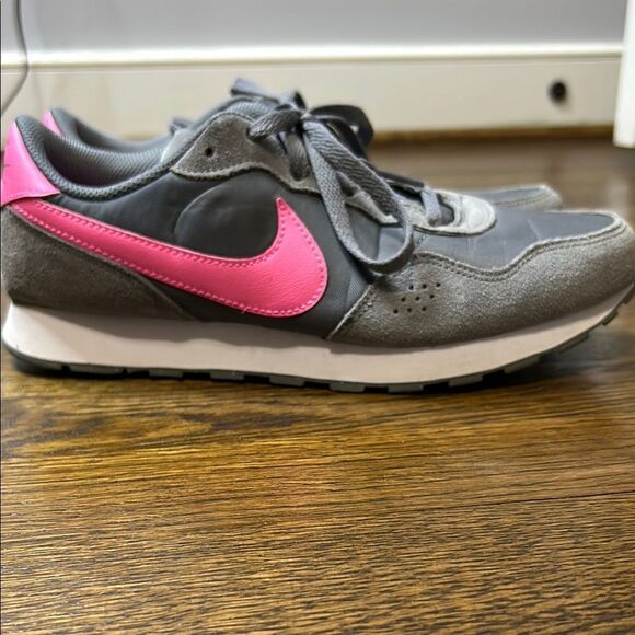 Nike Girls Gray and Pink Sneakers - Picture 3 of 6